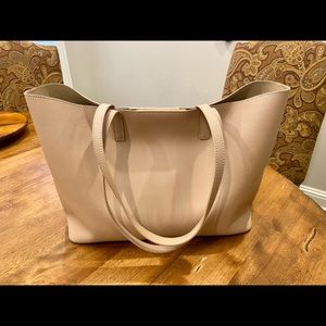 Away Tote in like new condition!